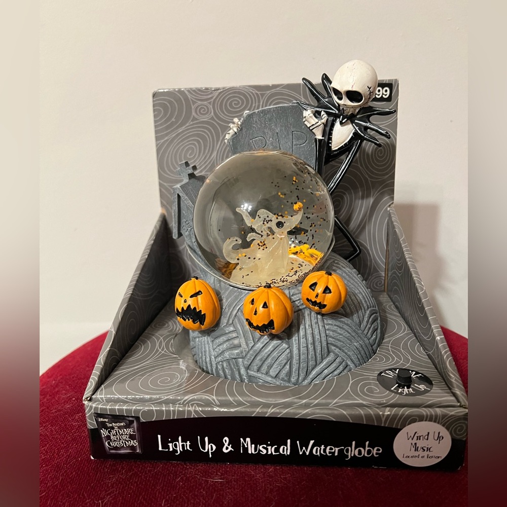 The nightmare before Christmas glow globe
